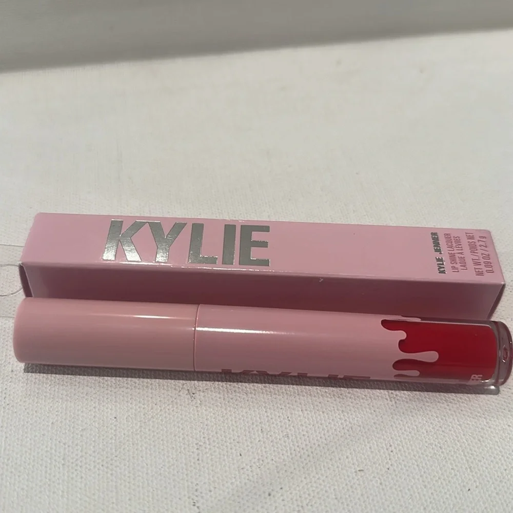Kylie Jenner Lip Shine Lacquer. No 416 Don’t @ Me.